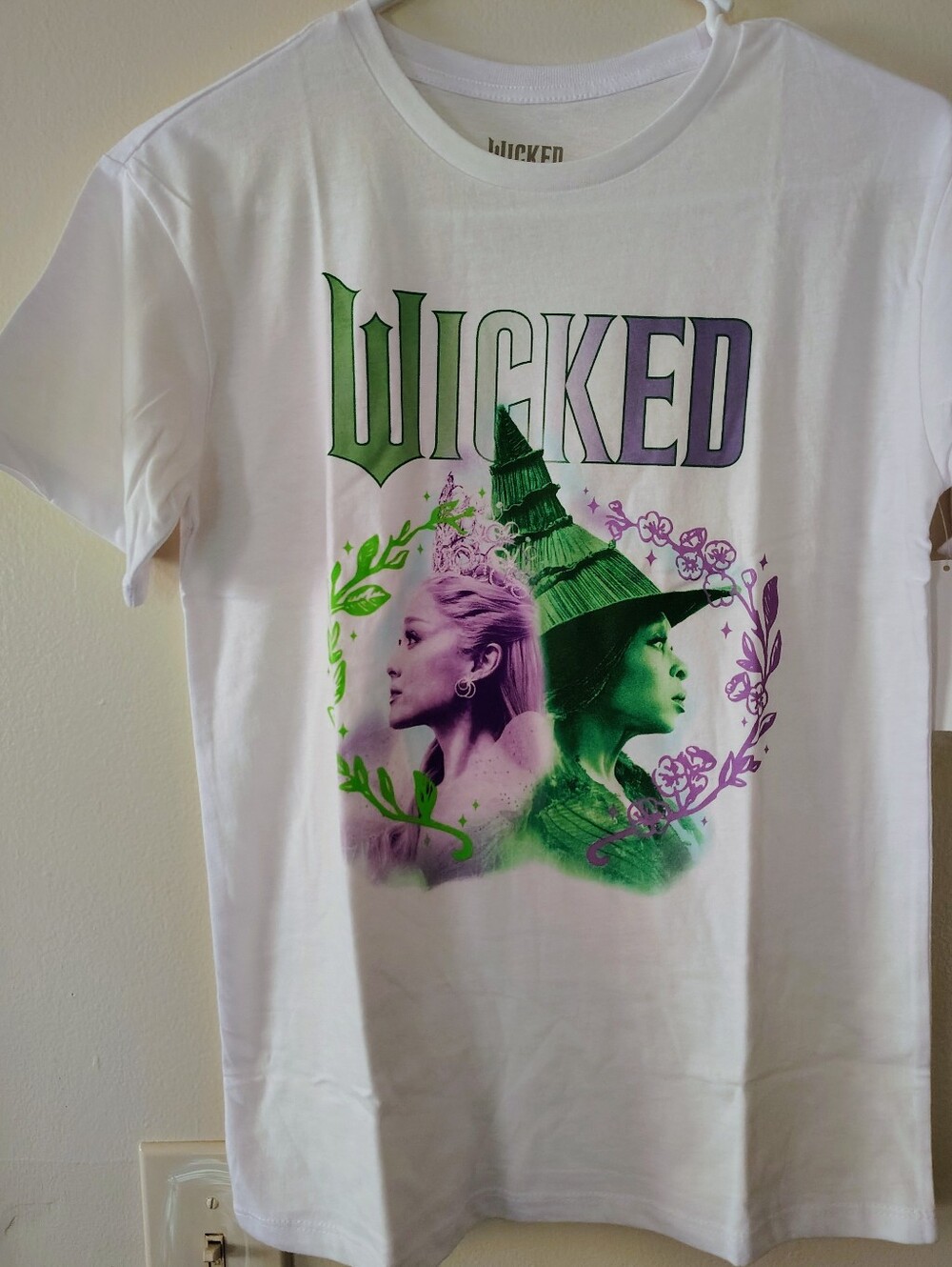 Girls Large 10/12 Wicked T-shirt And Wicked" Dunkin'  Tin 5"H X 7"L. NEW